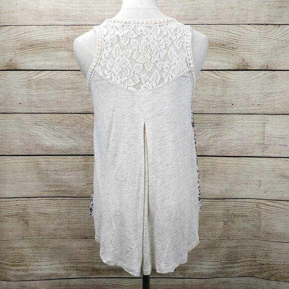 Taylor & Sage Sleeveless Floral Top - Picture 4 of 4